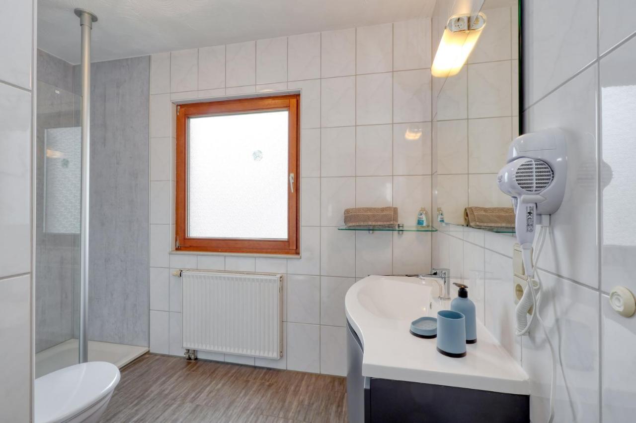 Seepark Kirchheim Ferienhaus Bei Vera Mit Sauna Экстерьер фото