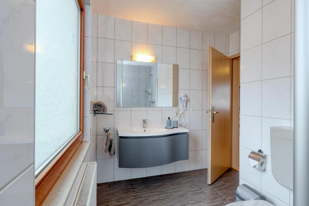 Seepark Kirchheim Ferienhaus Bei Vera Mit Sauna Экстерьер фото